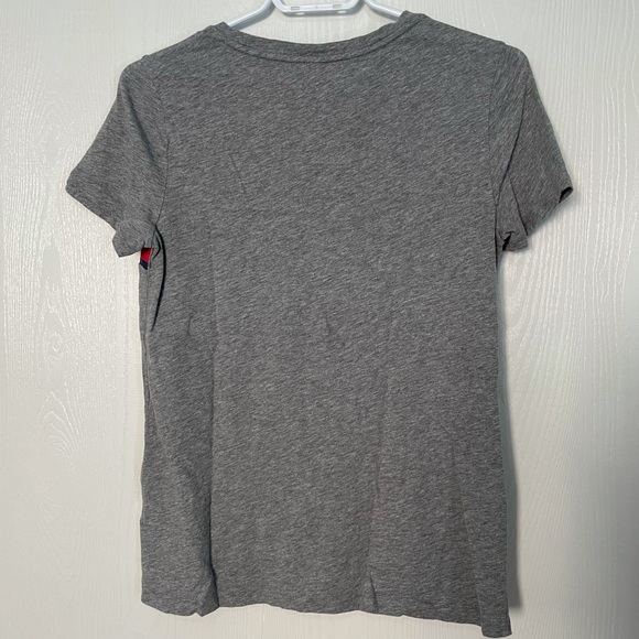 grey levi’s t-shirt - Picture 3 of 3